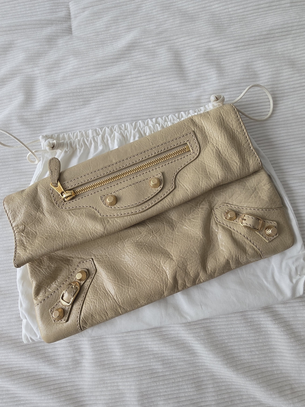 Balenciaga Beige Leather Fold-Over Clutch with Gold Hardware - Picture 3 of 7